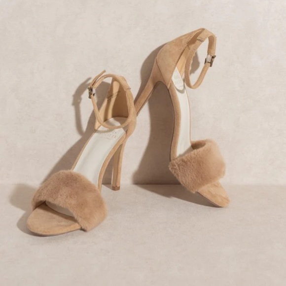 Oasis Society NWOB Hadley Feather Heel SIZE 10 - Picture 1 of 7